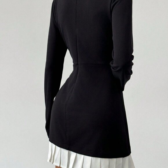 Black And White Casual Women's Pleated Hemline Patchwork Round Neck Mini Dress - Picture 2 of 6